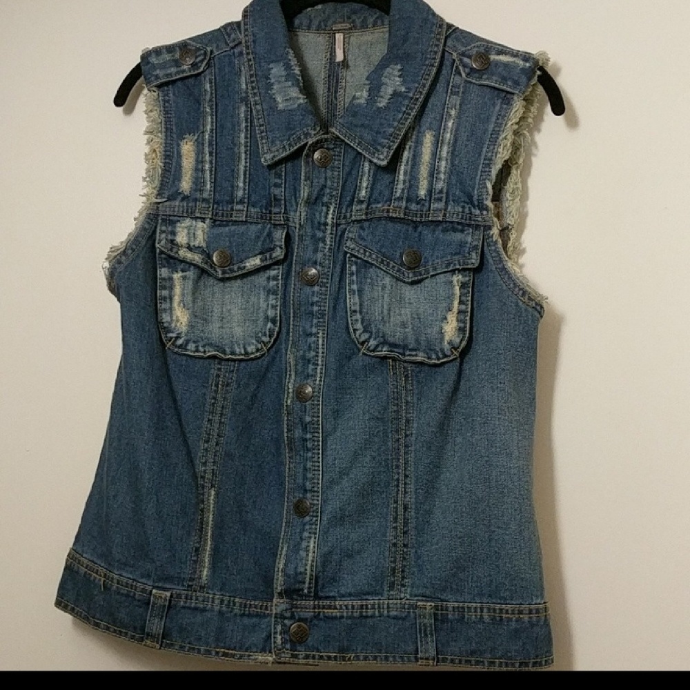 Denim Vest w/ Crochet Back🔥🔥